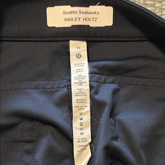 Lululemon Athletica City Sleek High-Rise 5 Pocket Shorts Size 30 - Picture 3 of 7